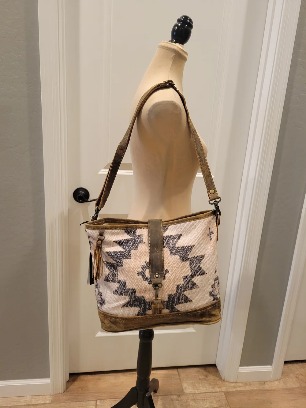 Myra Bag NWT Boho Aztec Canvas Shoulder Bag in Beige and Brown - Picture 1 of 6